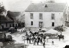Historic photo of Landmark Inn in 1902.